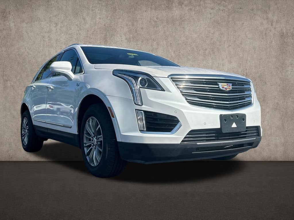 2017 Cadillac XT5 Luxury FWD in Crystal White Tricoat — front three-quarter view